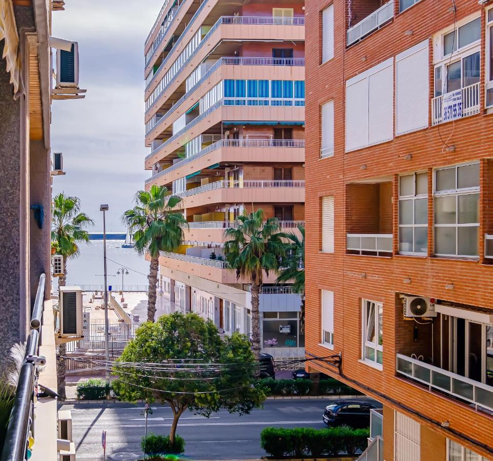 Appartement Apartament Alexandro'S à Torrevieja Extérieur photo