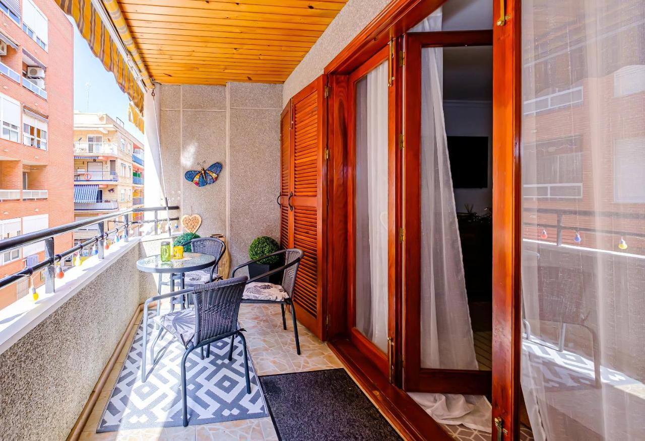 Appartement Apartament Alexandro'S à Torrevieja Extérieur photo
