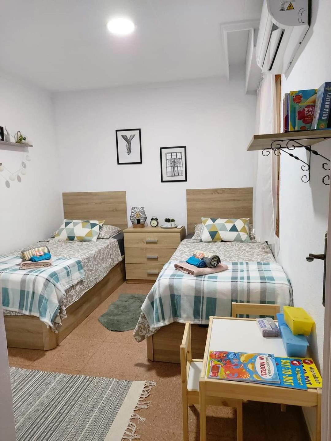 Appartement Apartament Alexandro'S à Torrevieja Extérieur photo