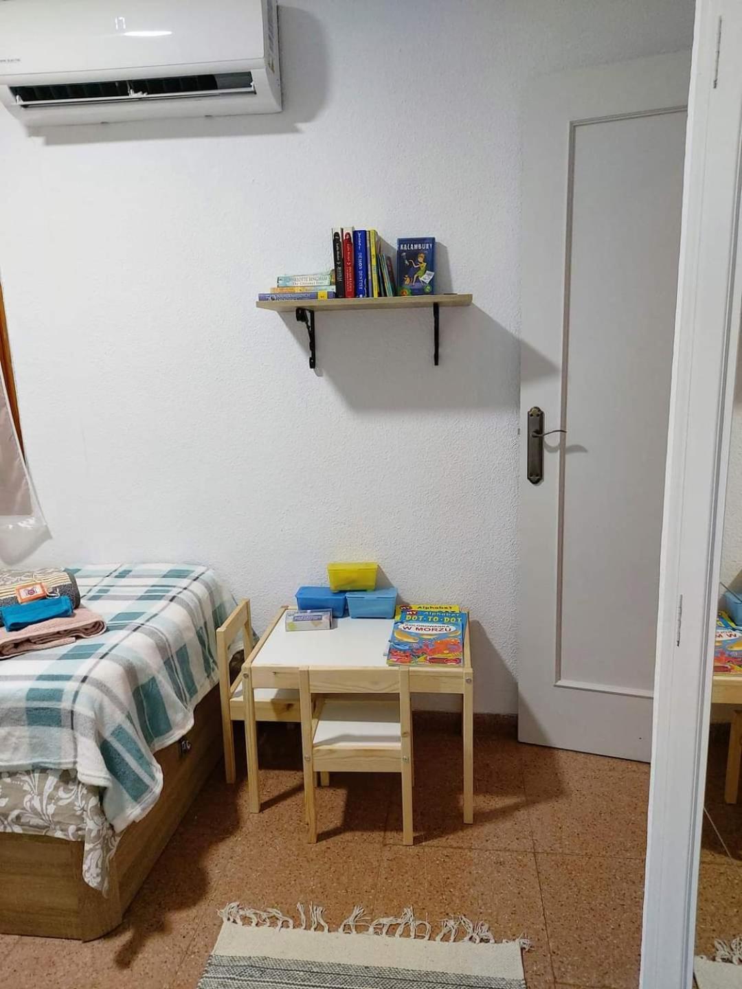 Appartement Apartament Alexandro'S à Torrevieja Extérieur photo